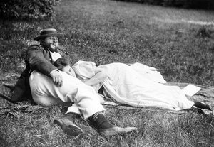 Thadée Natanson e sua esposa Misia Godebska no jardim de sua casa de campo, Le Relais, c.1899